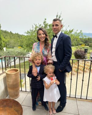Tiziri Digne Instagram - Wedding time 💍❤️

Un beau week-end de mariage qui s’achève, maintenant direction une nouvelle destination ☀️

#mariage #wedding #family #famille #love