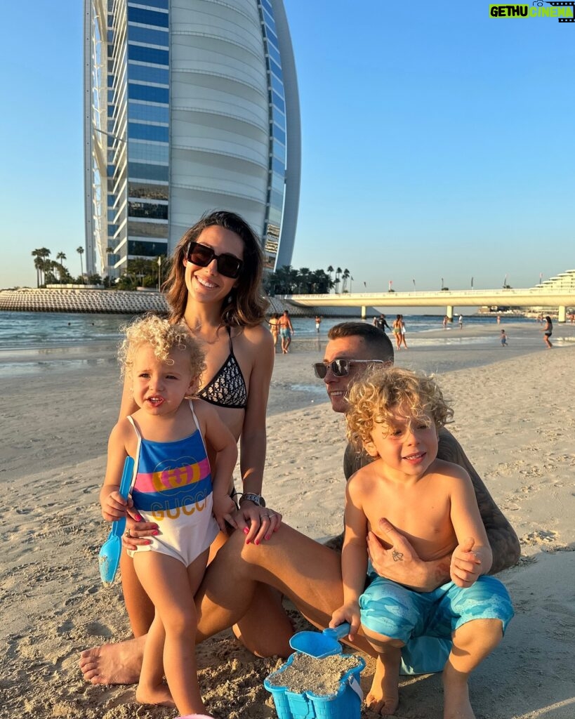 Tiziri Digne Instagram - Dubai 🇦🇪 #dubai #vacances #famille