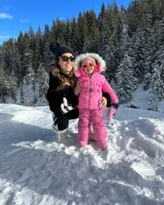 Tiziri Digne Instagram - 3 ans de nous 🎂 J’ai toujours rêvé d’avoir une fille, une petite Inaya, & voilà maintenant 3 ans que tu me combles de bonheur ! Reste toujours cette petite fille souriante, joyeuse, coquine & curieuse ! On t’aime tellement fort petite bichette ! Happy birthday 🎂🩷 #birthday #birthdaygirl #3ans #babygirl