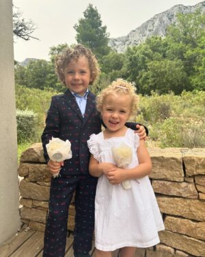 Tiziri Digne Instagram - Wedding time 💍❤️

Un beau week-end de mariage qui s’achève, maintenant direction une nouvelle destination ☀️

#mariage #wedding #family #famille #love