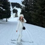 Tiziri Digne Instagram – Ski adventure ❄️

Vous avez quel niveau de ski ? Pour moi c’est reparti pour des leçons de ski, des chutes et de la rigolade ! Suivez tout ça en story ! ❤️

#skiwear #snowday #skioutfit #ski #courchevel #outfitinspiration