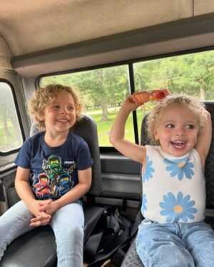 Tiziri Digne Instagram - Family time ☀️

Petite escapade au @safarithoiry les enfants ont adoré ! On a passé la nuit avec les loups 🐺(cf dernière vidéo) et la journée dans le zoo à la rencontre des animaux, plus ou moins sympas (cf avant dernière vidéo 😂) !C’était une expérience formidable en famille que je vous recommande vivement ! ❤️

#sortieenfamille #famille #family #thoiry #nuitimmersive #hebergementinsolite #zoothoiry
