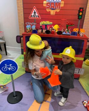Tiziri Digne Instagram - Birthday boy 🎂🩵

5 ans que tu embellis ma vie, 5 ans que tu me combles de bonheur, 5 ans que je suis devenue maman grâce à toi, 5 ans d’amour, de rires, de tendres souvenirs, 5 ans que le temps passe trop vite, 5 ans que la vie file à 1000 à l’heure avec ton côté hyperactif et complètement zinzin, qui nous fait bien rire & qui nous fatigue aussi ! 5 ans que je suis fière de toi, fière d’être ta maman ! Je t’aime pour la vie ❤️