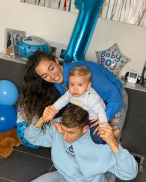 Tiziri Digne Instagram - Birthday boy 🎂🩵

5 ans que tu embellis ma vie, 5 ans que tu me combles de bonheur, 5 ans que je suis devenue maman grâce à toi, 5 ans d’amour, de rires, de tendres souvenirs, 5 ans que le temps passe trop vite, 5 ans que la vie file à 1000 à l’heure avec ton côté hyperactif et complètement zinzin, qui nous fait bien rire & qui nous fatigue aussi ! 5 ans que je suis fière de toi, fière d’être ta maman ! Je t’aime pour la vie ❤️