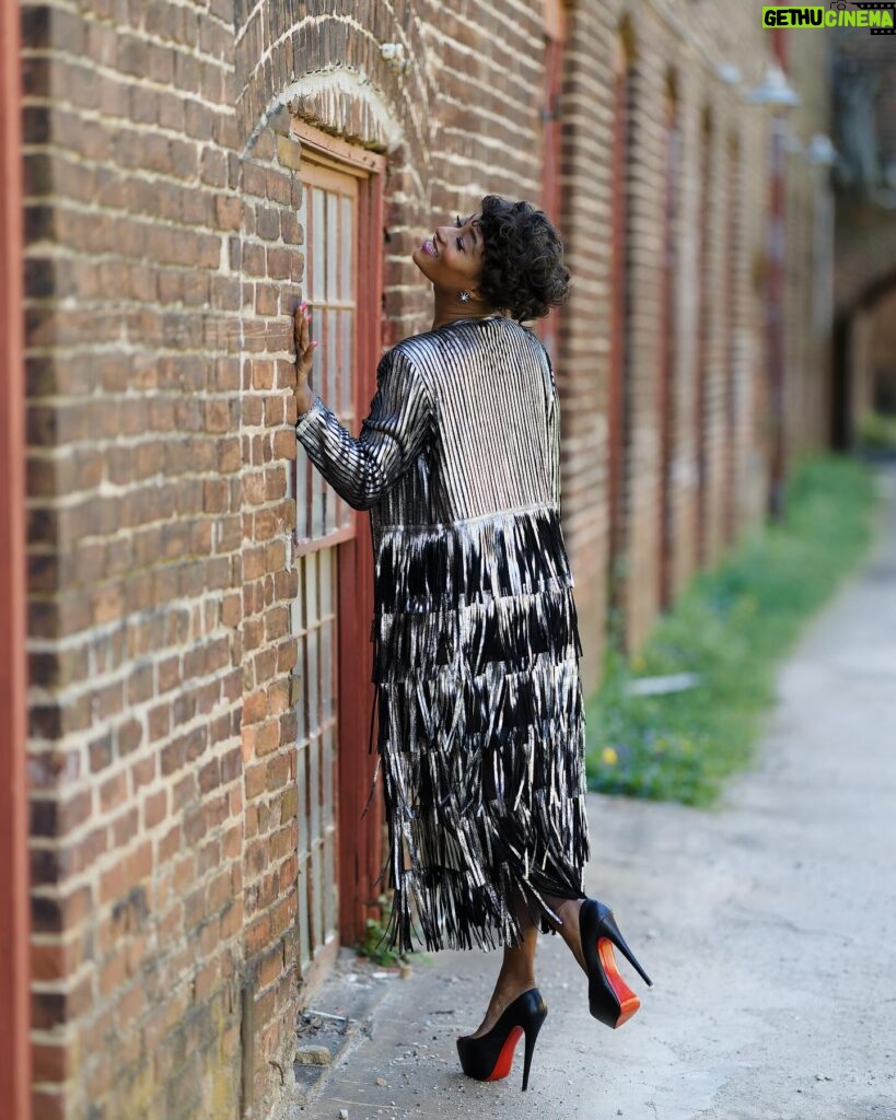 Toccara Jones Instagram - I like my pictures straight out of the camera. No photoshop. No filters. No editing. Raw, just like me 😉 That’s the biggest flex- 🎶Put you on a front page of a King Magazine, you gon getcho self hurt here… 🎶 “Paparazzi Street Fashion” with Toccara Jones. A photography content collaboration series with @daeraemediagroup mixing fashion & street culture. Styling: @pmcmarketing @passionatechonvill Hair & Make-Up: @iamtoccarajones #swipeleft