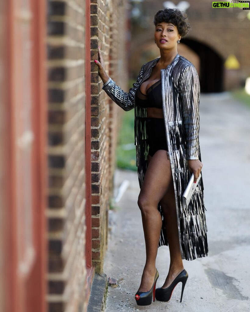 Toccara Jones Instagram - I like my pictures straight out of the camera. No photoshop. No filters. No editing. Raw, just like me 😉 That’s the biggest flex- 🎶Put you on a front page of a King Magazine, you gon getcho self hurt here… 🎶 “Paparazzi Street Fashion” with Toccara Jones. A photography content collaboration series with @daeraemediagroup mixing fashion & street culture. Styling: @pmcmarketing @passionatechonvill Hair & Make-Up: @iamtoccarajones #swipeleft