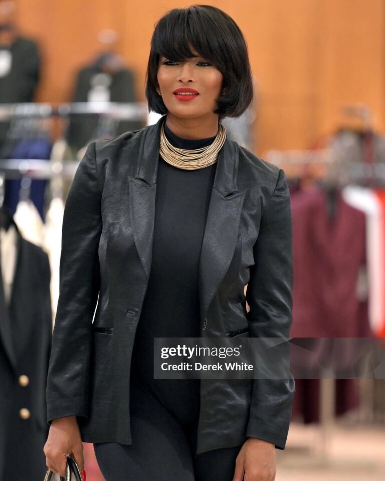 Toccara Jones Instagram - Be sure to check your girl out in last week’s episode of @wetv new hit show “Bold & Bougie” executive produced by my favorite guy @thecarlosking_ I had the pleasure of gracing the runway for the beautiful @producerprincess new fashion line launch partnership with @dillards 👏🏽👏🏽👏🏽 Check out the episode and let me know what you think 🥰🫶🏽 📸: @gettyimages | @d_whyte
