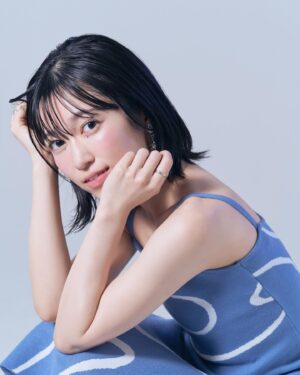 Tomoyo Kurosawa Instagram - kioku の記憶🌱

少し日が経ってしまったけれど『kioku tadori te 2024』と『黒沢ともよ2024上海公演 _你喜欢什么颜色呢？』のメインヴィジュアルの衣装が可愛かったので紹介◎

この怒涛の2ヶ月を楽しく彩ってくれた作品です。

カメラマンはさすがのキラキラ小川さん🪼
同世代は現場で会えると心強いね。
いつもありがとう！
これからもよろしくお願いします🙌

・・・・・・・・・・・・・・・

しろ
◆ともよ
アシメキャミ　@ekcookies_jp 
パンツ　@uenui.official 
イヤリング　@monamie79_official 
ピンキーリング　@caki.jewelry 
その他リング　@cherie_ac_official 

◆優さん
トップス　@fumiku_tokyo 
ピアス　@yuu_select 
リング　@sorbet_accessory 
　　　　@accessoryshop.mary 

あお
◆ともよ
ワンピース　@uenui.officia
イヤリング　@monamie79_official 
うねうねリング　@enn._official 
ストーンリング　@cherie_ac_official