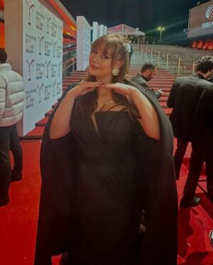 Toprak Sağlam Instagram - #pantenealtınkelebek dump 🦋
Bizi bu ödüle layık gören izleyicimize ve hazırlık aşamasından, gece finaline dek benimle olan herkese sonsuz teşekkürlerimle 🏆💐🎉🤍

Styling : @yusufcandirik 
Dress : @bbcoutureofficial 
Creative : @eeceylemm 
Hair & Make up : @sabitakkaya 
Management : @buketkahraman 
@eliforgun @buketkahramantm @berkaykahraman 
Pr : @begkilic @nureriskuran