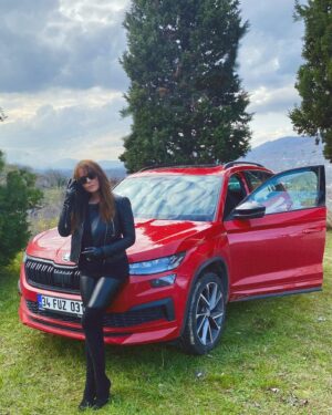 Toprak Sağlam Instagram - Tüm kadınlar çok güzel, özgür ve kendileri gibi olduklarında.. @skodaturkiye #kodiaq @aslihangunduz seviyorum🍀