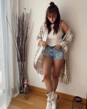 Toprak Sağlam Instagram - Canım @doramagazin 🤍💫🍀 Tarzımı bu kadar iyi gözlemlemiş olamazsınız 🥰 Hediyeniz için çok teşekkür ederim, çok mutlu oldum 🌸