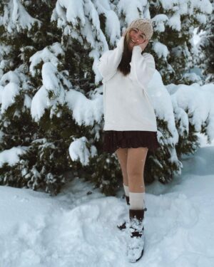Toprak Sağlam Instagram - “Uçuşan bir kar tanesi olmak.. 
Kar olmak.. 
Beyaz ve sonsuz..” ❄️☃️🌨 #winter