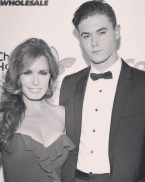 Tracey E. Bregman Instagram - As Mother’s Day is coming to a close, I want to thank my children for making me a mom, a step- mom, a mother in law to be, a Gigi and to my mom, thank you for making me your daughter. To all of you for teaching me about the depth of love and for showing me how big my heart can grow. Thank you for accepting me, supporting me, remembering me, writing me such beautiful cards and letters, making each day amazing and growing with me and buying me my favorite treats.  Thank you for loving me and laughing with me. You all are my everything ❤️❤️❤️ @austinrecht @swipertruelove @emilyrecht @linnyloutype1 @tone_ya @sillysuzieq #momlife #momslove #mothersday