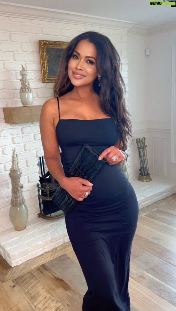 Tracey Edmonds Instagram - Happy Friday Fam! ✨ Ladies.. There’s nothing better than finding the perfect little black dress! Here’s a sexy one I’m currently loving that will carry me through the summer. Head to my Amazon storefront to get this one for under $30 😉 link is in bio #littleblackdress #blackdress #summeroutfit #outfitinspiration #datenightlooks #kimbanjidress
