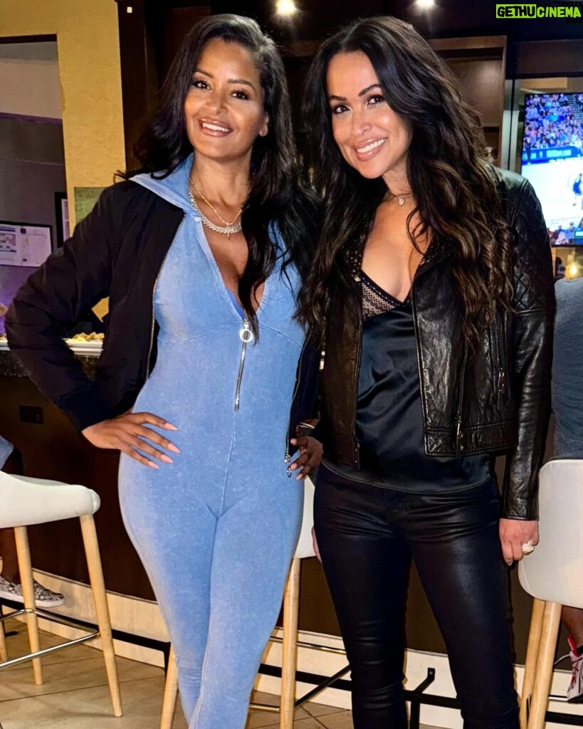 Tracey Edmonds Instagram - Nothing like a #GirlsNightOut with My Girl @claudiajordan! Hanging in Charleston tonight and catching up over dinner at #HallsChopHouse! Any suggestions for brunch spots? Sending everyone LOVE! ❤️