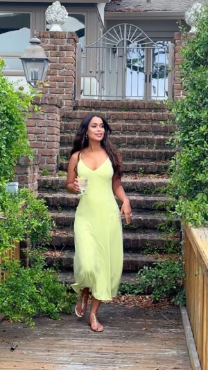 Tracey Edmonds Instagram - Happy Transformational Thursday Fam! ✨ 

Even the smallest changes in your routine can have a big impact on your health. Starting your day with lemon water is a GREAT way to launch your day!  Besides helping you stay hydrated, benefits include: aids in digestion and weight loss, is an anti-oxidant, provides a potassium boost, helps prevent kidney stones, and supplies vitamin C! Let me know if any of you are drinking it already! 🍋

Sending you LOVE! ❤️

#lemonwater #healthyhabits #healthylifestyle #transformationalthursday