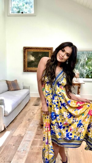 Tracey Edmonds Instagram - Happy Holiday Weekend Fam! 

I love the warm weather because it gives us a chance to have some fashion fun with color and prints. 😍

A colorful silk sundress works for daytime events and can even carry you into your next “Girls’ Night Out.” 😉❤️

#girlsnight #girlsnightout #summerfashion #outfitinspiration #outfitinspo #dresses #silkdress