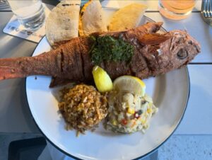 Tracey Edmonds Instagram - Happy Monday Fam!  Hope everyone had a great weekend!  My yesterday was spent doing my FAVORITE weekend activity... DINING OUT WITH FRIENDS! 🥰  Tried a new spot out here #bennyhudsonseafood with two of my dear friends Matt and Michelle @edgeofrealityproductions @lowcountryrealestate!  It's my NEW FAVORITE Hilton Head spot!  Now... time to get back to work!  LETS GO!!! 👊🏽✌🏽❤️ #positivevibesonly