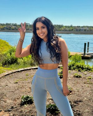Tracey Edmonds Instagram - Happy Easter Weekend Fam!  I have OFFICIALLY started mine out here!  Let's be grateful for our blessings and spread peace & love this weekend. Hold onto your inner-peace no matter what.  When you VIBRATE HIGH, you soar above negativity and toxicity.  THEY CAN'T touch you! 😉👊🏽💪🏽✌🏽❤️ #positivevibesonly #liveyourbestlife #cleanliving #fableticsambassador #fabletics