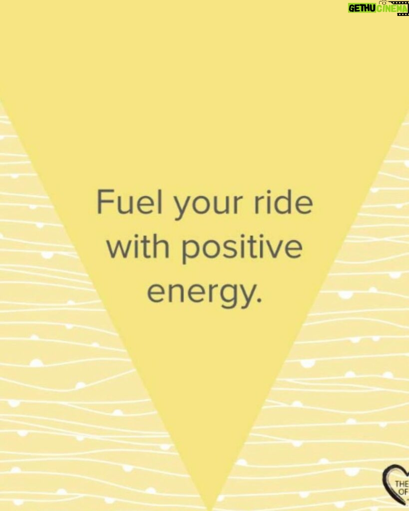 Tracey Edmonds Instagram - Happy Monday Fam! Hope that everyone had a beautiful weekend! BE the energy you wish to attract this week! When you are a beacon of POSITIVE ENERGY, you'll see GREAt things unfold for you! Let's GO! Sending you LOVE! 🙏🏽❤️ #mifamilia #mothersdaylove 🥰