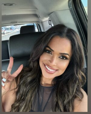 Tracey Edmonds Instagram - Made it to LA for some quick meetings today before I sneak off for a little vacay!  Taking my summer trip early this year before productions start!  Shout out to My Guy MOSHE who ALWAYS takes such good care of me and gets me around when I'm in town! P.S.  Things look a little different since I was last here, but not the traffic! 😂  Sending everyone LOVE! ✈️❤️