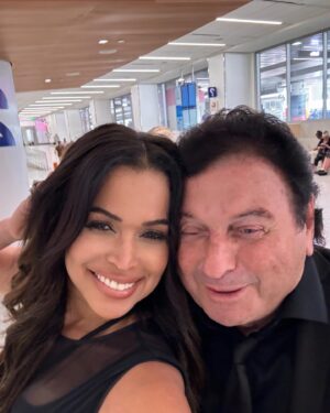 Tracey Edmonds Instagram - Made it to LA for some quick meetings today before I sneak off for a little vacay!  Taking my summer trip early this year before productions start!  Shout out to My Guy MOSHE who ALWAYS takes such good care of me and gets me around when I'm in town! P.S.  Things look a little different since I was last here, but not the traffic! 😂  Sending everyone LOVE! ✈️❤️