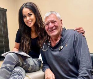 Tracey Edmonds Instagram - Our HEALTH & WELLNESS IS EVERYTHING!  And I don't play when it comes to my health. I practice "preventive health care" and have been supplementing with vitamins since I was 25 years old.  I've also been blessed to have had 2 incredible doctors who have watched over me throughout my adult life: the trailblazing #DrUzziReiss out of LA and the brilliant #DrJosephHickey who relocated his NY practice to Hilton Head a while ago!  This is Dr. Hickey and God bless him for MAKING SURE that I stay healthy!  I just finished my checkup. 👍🏽 Now I'm encouraging all of you to stay on top of your health too!  Sending you love!! 💪🏽❤️ #alrightnow #livingyourbestlife #cleanliving #anitaging #selfcare #healthymindbodysoul