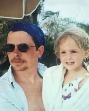 Tracy Pollan Instagram - What do you get when you combine kindness, generosity, hilarity and thoughtfulness? Best dad ever! Thank you @realmikejfox for being all of that and more. Happy Fathers Day all! ❤️❤️❤️