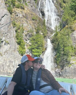 Tracy Pollan Instagram - What do you get when you combine kindness, generosity, hilarity and thoughtfulness? Best dad ever! Thank you @realmikejfox for being all of that and more. Happy Fathers Day all! ❤️❤️❤️