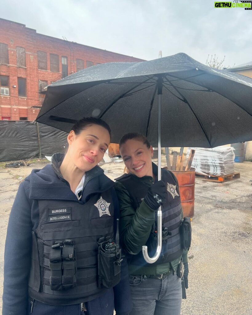 Tracy Spiridakos Instagram - Grab a pal and buckle up, it’s the Season Finale of Chicago PD tonight! 🥳
