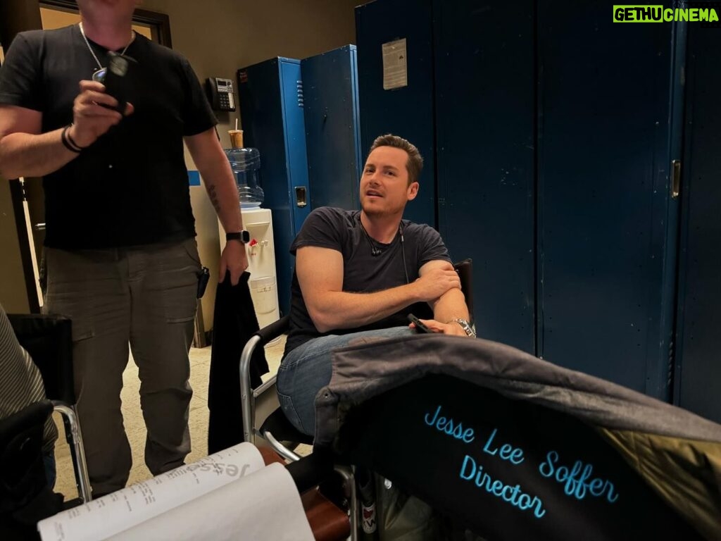 Tracy Spiridakos Instagram - Tonight’s episode was directed by the one and only, our very own @jesseleesoffer 🥳🥳🥳!! And you guys, it’s a realllllllly good one. You don’t want to miss it.