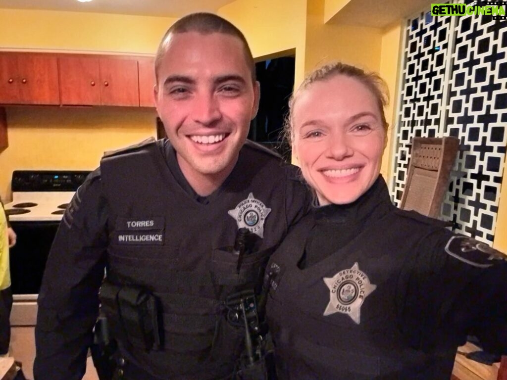 Tracy Spiridakos Instagram - We are here to tell you that there’s a new episode of Chicago PD tonight, and that you don’t want to miss it! 😁😁