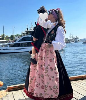Triana Iglesias Instagram - May the children of today and tomorrow grow up in a wonderful world of peace love and freedom. ❤️
- To peace in the world, and in our hearts!

Gratulerer med dagen Norge. ❤️🎂🍓🇳🇴