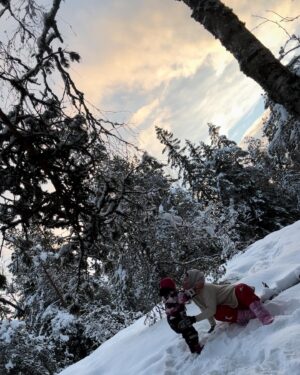 Triana Iglesias Instagram - Holiday Highlights from the slow days between Christmas and New Year’s Eve. Cocooned in the softness of what feels like never-ending snow. ❄️ 

Even if I am a Sunbeam Baby - I love the spirit of snow and Water in all its forms.

Fun fact: Newly fallen snow has this unique ability to absorb sound. It’s the trapped air within the snow that gives it that velvety and sponge-like texture. The countless tiny air pockets serve as traps for sound waves, preventing them from bouncing and reaching our ears.
