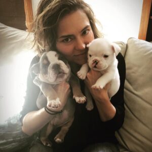 Trieste Kelly Dunn Instagram - Everyday is #nationalpuppyday at @thelabellefoundation !!! 💝🐕 🐶 🐺 🐶💕
#puppies #specialneedspup #adopt #rescuepuppy