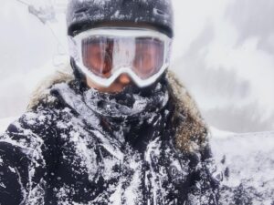 Trieste Kelly Dunn Instagram - Helluva Spring Utah ❤️❄️💥🌨 🤍⛷

Extra grateful to @drdifelice and @thetorontophysio for putting this knee back together. ACL surgery was one year ago today!