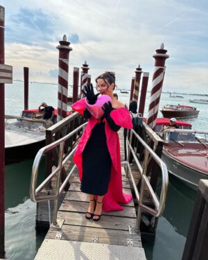 Triona McCarthy Instagram - It was Venice indeed to celebrate art 🎨 & 🎥 cinema at the world premiere of Michael Mann's independent film "Ferrari"here at the 80th Venice Film Festival.

Thank you to the magic team @armanibeauty for making me red carpet ready ✨

💄LipColour: Armani Lip Power in  507
🧴Foundation:Armani Luminous Silk in 5.5

#armanibeauty #armanimakeup

#Venezia80 #Armanibeauty #makeup #skincare #SaySi
