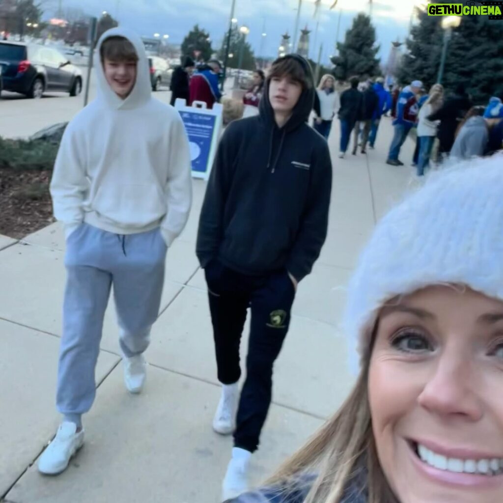 Trista Sutter Instagram - Life lately ❤️🐶💃🏼🀄️ 🎿 🏒