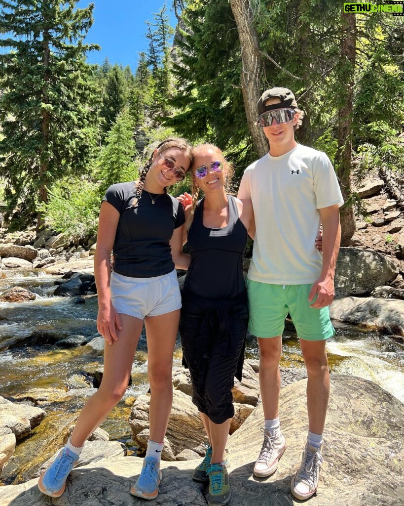 Trista Sutter Instagram - Love me some July moments! ☀️⛰️🚤🎵🥳🦌 Especially with family in town and lots of friendly visitors (including from my favorite show!!! Scroll to the last slide to see who I got to fan girl over in Vail! 🤠)