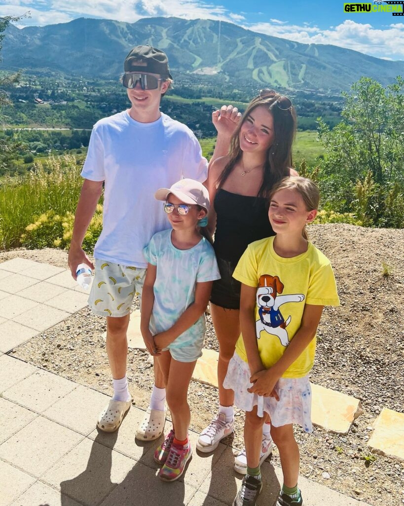 Trista Sutter Instagram - Love me some July moments! ☀️⛰️🚤🎵🥳🦌 Especially with family in town and lots of friendly visitors (including from my favorite show!!! Scroll to the last slide to see who I got to fan girl over in Vail! 🤠)