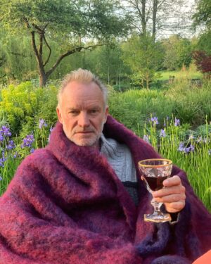 Trudie Styler Instagram - 2019 Spring awakening in the garden at Lake on a balmy early evening - glass of Sister Moon
A fine wine and a mighty fine man 
♥️
Photo by: the wife 🙋🏼‍♀️

#WineWednesday 🍷