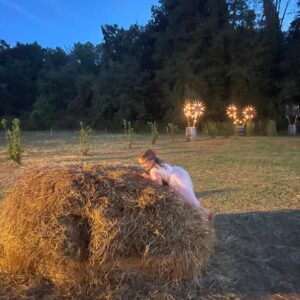 Trudie Styler Instagram - Take another little pizza my heart now baby 🍕 🎶

Exciting news, @ilpalagiointuscany’s Farm Shop Pizzeria @farmshoppizzeria will be opening for the season this weekend. Hope to see you there! #winewednesday