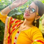 Trupti Mirambika Instagram - ସଂସାରରେ ସବୁଠାରୁ ଭଲ ଔଷଧ “ହସ”,ସବୁଠାରୁ ବଡ ସମ୍ପତ୍ତି “ବୁଦ୍ଧି”,ସବୁଠାରୁ ଭଲ ଅସ୍ତ୍ର “ଧର୍ଯ୍ୟ”,ସଂସାରର ସବୁଠାରୁ ସୁନ୍ଦର ସୁରକ୍ଷା “ବିଶ୍ବାସ”।ଆଉ ସବୁଠାରୁ ଖୁସିର କଥା ହେଲା ଏସବୁ ବିନା ମୂଲ୍ୟରେ ମିଳେ l ଶୁଭ ସକାଳ🌸🥰