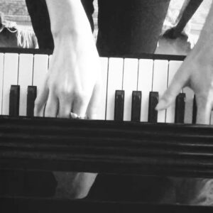 Tuğçe Karabacak Instagram - 🎹🖤