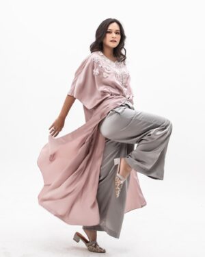 Twinda Rarasati Instagram - Selamat berpuasa untuk teman-temanku yg menjalankan 🤍✨ harapannya tahun ini bisa selalu rukun, bahagia dan maksimal menjalani ramadhan.
Ayo siapin dulu takjilnya, bentar lg waktunya buka 🫶🏻
—
In @avaprologue latest collection // photographed by kaka @hakimsatriyo @hakimsatriyojournal