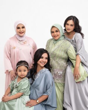 Twinda Rarasati Instagram - Selamat berpuasa untuk teman-temanku yg menjalankan 🤍✨ harapannya tahun ini bisa selalu rukun, bahagia dan maksimal menjalani ramadhan.
Ayo siapin dulu takjilnya, bentar lg waktunya buka 🫶🏻
—
In @avaprologue latest collection // photographed by kaka @hakimsatriyo @hakimsatriyojournal