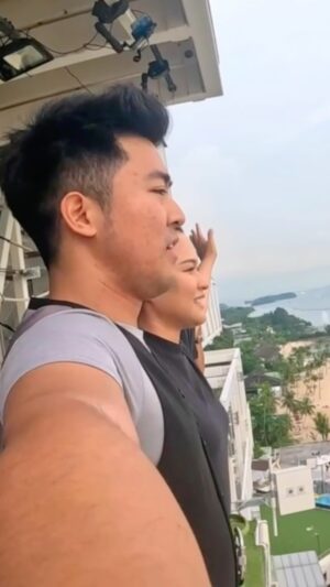 Twinda Rarasati Instagram - No bungee jumping on first date 💀 when you do tandem, make sure he’s the one.
