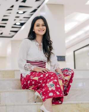 Twinda Rarasati Instagram - Dalam konsep “anak ilang di mall” but make it aesthetic.

—
Obi   batik pants: @lurikakik