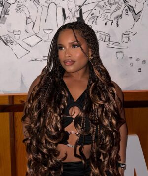 Tyla Gomez Instagram - just for fun 🫶🏽// @secondleft_ launch party 

new hair, who dis