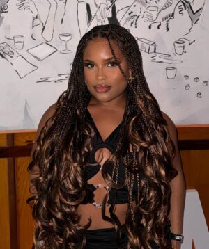 Tyla Gomez Instagram - just for fun 🫶🏽// @secondleft_ launch party 

new hair, who dis